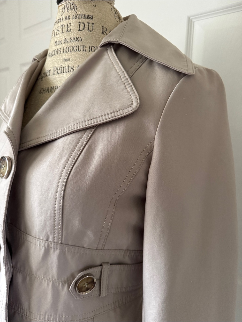 Kenneth Cole New York Taupe Long Coat. Size Medium.